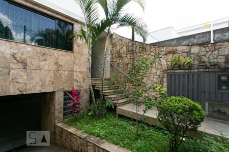 Casa à venda com 214m², 4 quartos e 6 vagas Casa à venda com 214m², 4 quartos e 6 vagasEntrada