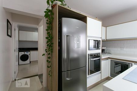 Casa à venda com 214m², 4 quartos e 6 vagas Casa à venda com 214m², 4 quartos e 6 vagasCozinha - Geladeira, Forno e Microondas