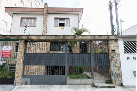 Casa à venda com 214m², 4 quartos e 6 vagas Casa à venda com 214m², 4 quartos e 6 vagasFachada