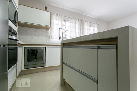 Casa à venda com 214m², 4 quartos e 6 vagas Casa à venda com 214m², 4 quartos e 6 vagasCozinha