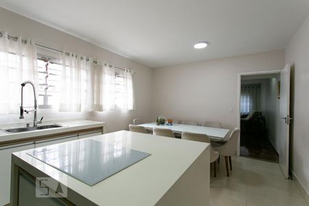 Casa à venda com 214m², 4 quartos e 6 vagas Casa à venda com 214m², 4 quartos e 6 vagasCozinha