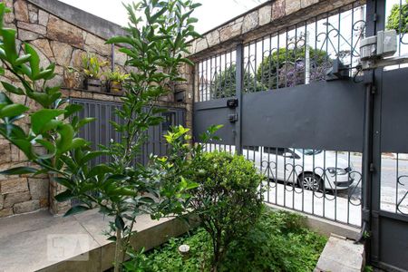 Casa à venda com 214m², 4 quartos e 6 vagas Casa à venda com 214m², 4 quartos e 6 vagasEntrada