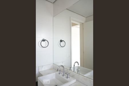 Apartamento à venda com 157m², 3 quartos e 3 vagas Apartamento à venda com 157m², 3 quartos e 3 vagasBanheiro da Suíte 1