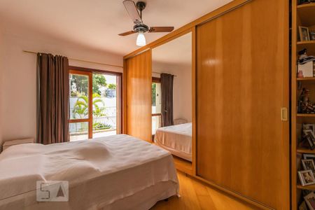 Casa de condomínio à venda com 385m², 4 quartos e 6 vagasSuíte 3