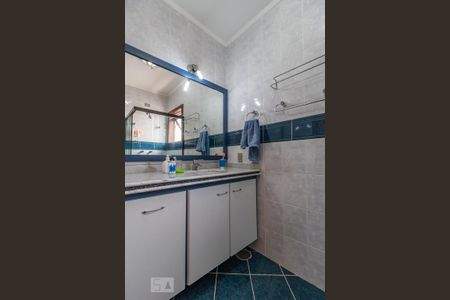 Casa de condomínio à venda com 385m², 4 quartos e 6 vagasBanheiro da Suíte 4