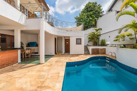 Casa de condomínio à venda com 385m², 4 quartos e 6 vagasQuintal