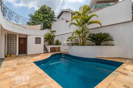 Casa de condomínio à venda com 385m², 4 quartos e 6 vagasQuintal