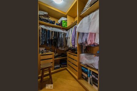 Casa de condomínio à venda com 385m², 4 quartos e 6 vagasSuíte 2