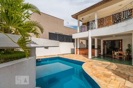 Casa de condomínio à venda com 385m², 4 quartos e 6 vagasQuintal