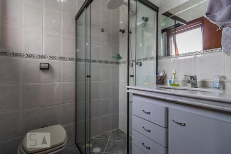 Casa de condomínio à venda com 385m², 4 quartos e 6 vagasBanheiro da Suíte 1