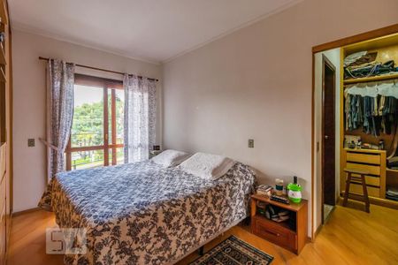 Casa de condomínio à venda com 385m², 4 quartos e 6 vagasSuíte 2