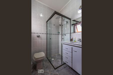 Casa de condomínio à venda com 385m², 4 quartos e 6 vagasBanheiro da Suíte 1