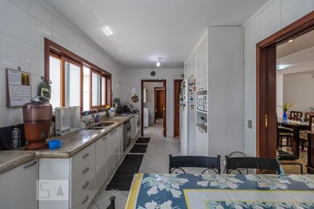 Casa de condomínio à venda com 385m², 4 quartos e 6 vagasCozinha