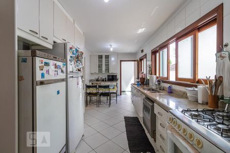 Casa de condomínio à venda com 385m², 4 quartos e 6 vagasCozinha