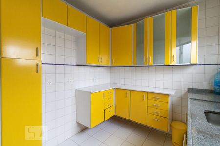 Casa de condomínio à venda com 220m², 4 quartos e 2 vagasCozinha