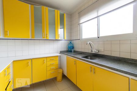 Casa de condomínio à venda com 220m², 4 quartos e 2 vagasCozinha