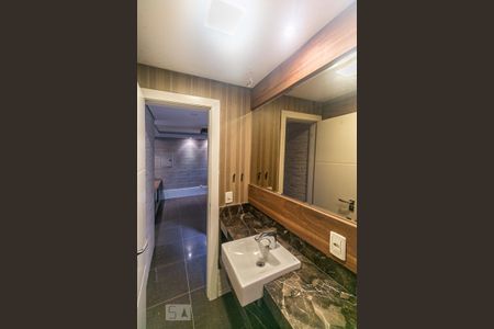 Casa de condomínio à venda com 384m², 3 quartos e 3 vagas Casa de condomínio à venda com 384m², 3 quartos e 3 vagasBanheiro