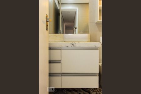 Apartamento à venda com 74m², 3 quartos e 1 vaga Apartamento à venda com 74m², 3 quartos e 1 vagaBanheiro