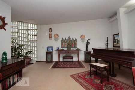 Casa à venda com 600m², 4 quartos e 8 vagasSala 2