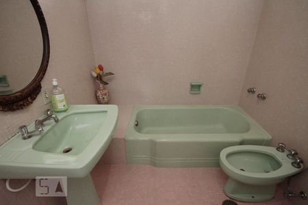 Casa à venda com 600m², 4 quartos e 8 vagasBanheiro