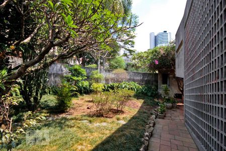 Casa à venda com 600m², 4 quartos e 8 vagasÁrea Externa