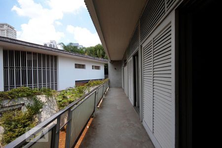 Casa à venda com 600m², 4 quartos e 8 vagasVaranda