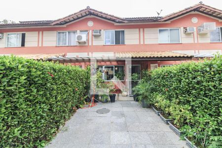 Casa de condomínio à venda com 122m², 3 quartos e 1 vagaFachada