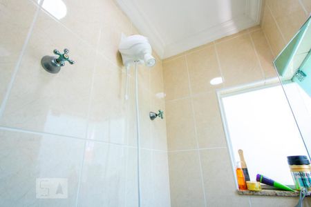 Casa à venda com 207m², 4 quartos e 4 vagasBanheiro do quarto 1