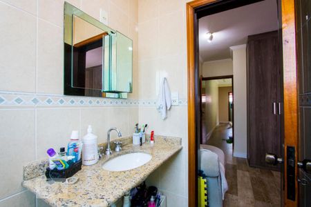 Casa à venda com 207m², 4 quartos e 4 vagasBanheiro do quarto 1