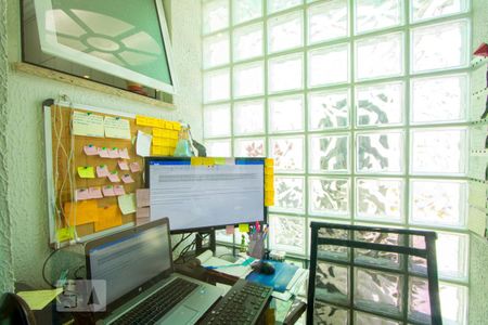 Casa à venda com 207m², 4 quartos e 4 vagasEscritório