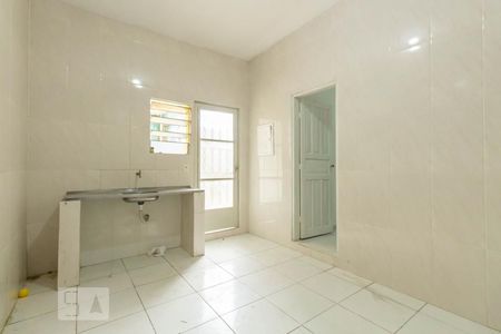 Cozinha de casa para alugar com 1 quarto, 50m² em Vila Carmosina, São Paulo