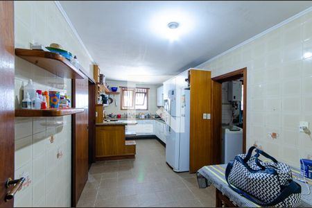 Casa à venda com 380m², 4 quartos e 3 vagas Casa à venda com 380m², 4 quartos e 3 vagasCozinha