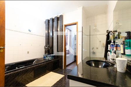 Casa à venda com 380m², 4 quartos e 3 vagas Casa à venda com 380m², 4 quartos e 3 vagasBanheiro da Suíte