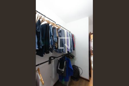 Casa à venda com 380m², 4 quartos e 3 vagas Casa à venda com 380m², 4 quartos e 3 vagasCloset da suíte