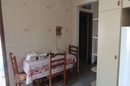 Casa à venda com 194m², 3 quartos e 3 vagasCozinha