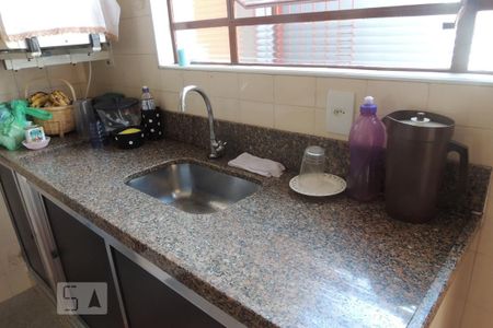 Casa à venda com 194m², 3 quartos e 3 vagasCozinha