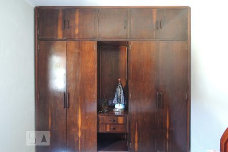 Casa à venda com 194m², 3 quartos e 3 vagasQuarto 2 - Armários