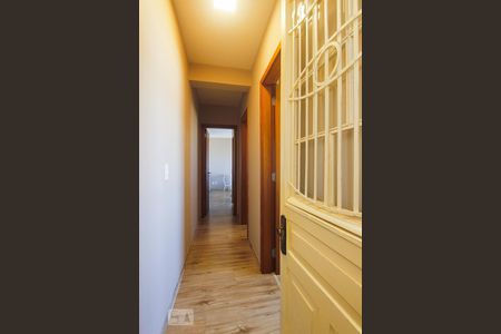 CORREDOR de apartamento para alugar com 2 quartos, 74m² em Passo da Areia, Porto Alegre