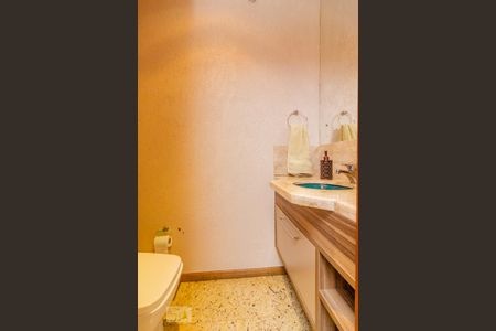 Casa para alugar com 420m², 4 quartos e 9 vagas Casa para alugar com 420m², 4 quartos e 9 vagasBanheiro 2