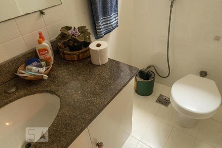 Apartamento à venda com 400m², 4 quartos e 2 vagas Apartamento à venda com 400m², 4 quartos e 2 vagasBanheiro da Suíte 1