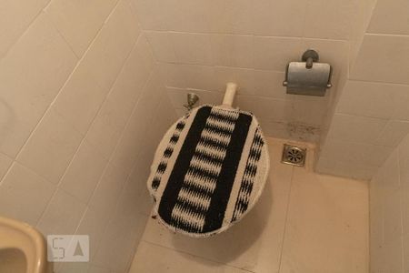 Apartamento à venda com 400m², 4 quartos e 2 vagas Apartamento à venda com 400m², 4 quartos e 2 vagasBanheiro de Serviço