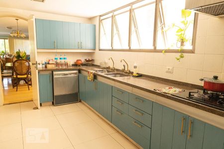 Apartamento à venda com 400m², 4 quartos e 2 vagas Apartamento à venda com 400m², 4 quartos e 2 vagasCozinha