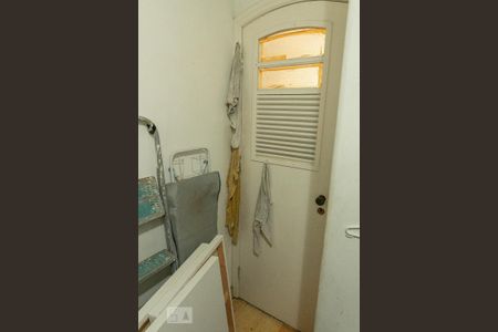 Apartamento à venda com 400m², 4 quartos e 2 vagas Apartamento à venda com 400m², 4 quartos e 2 vagasQuarto de Serviço