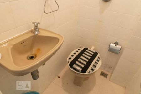 Apartamento à venda com 400m², 4 quartos e 2 vagas Apartamento à venda com 400m², 4 quartos e 2 vagasBanheiro de Serviço