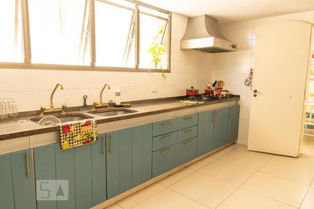 Apartamento à venda com 400m², 4 quartos e 2 vagas Apartamento à venda com 400m², 4 quartos e 2 vagasCozinha