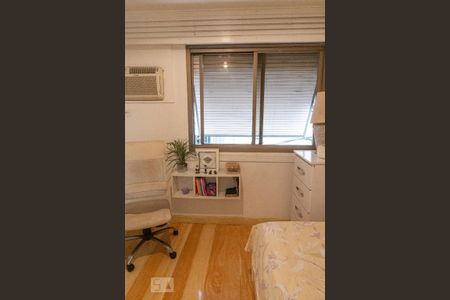 Apartamento à venda com 400m², 4 quartos e 2 vagas Apartamento à venda com 400m², 4 quartos e 2 vagasQuarto 1