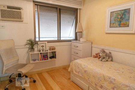 Apartamento à venda com 400m², 4 quartos e 2 vagas Apartamento à venda com 400m², 4 quartos e 2 vagasQuarto 1