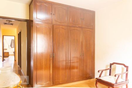 Casa à venda com 189m², 5 quartos e 4 vagas Casa à venda com 189m², 5 quartos e 4 vagasQuarto 2