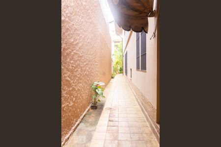 Casa à venda com 189m², 5 quartos e 4 vagas Casa à venda com 189m², 5 quartos e 4 vagasCorredor Lateral