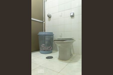 Casa à venda com 189m², 5 quartos e 4 vagas Casa à venda com 189m², 5 quartos e 4 vagasBanheiro Suíte